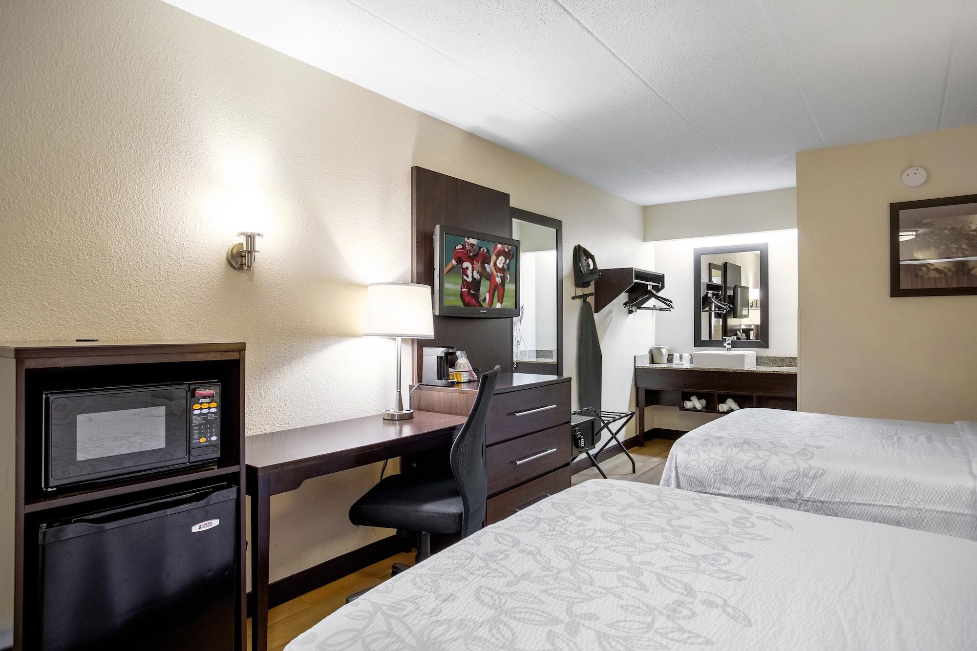 Red Roof Inn Plus+ Pittsburgh South - Airport Экстерьер фото