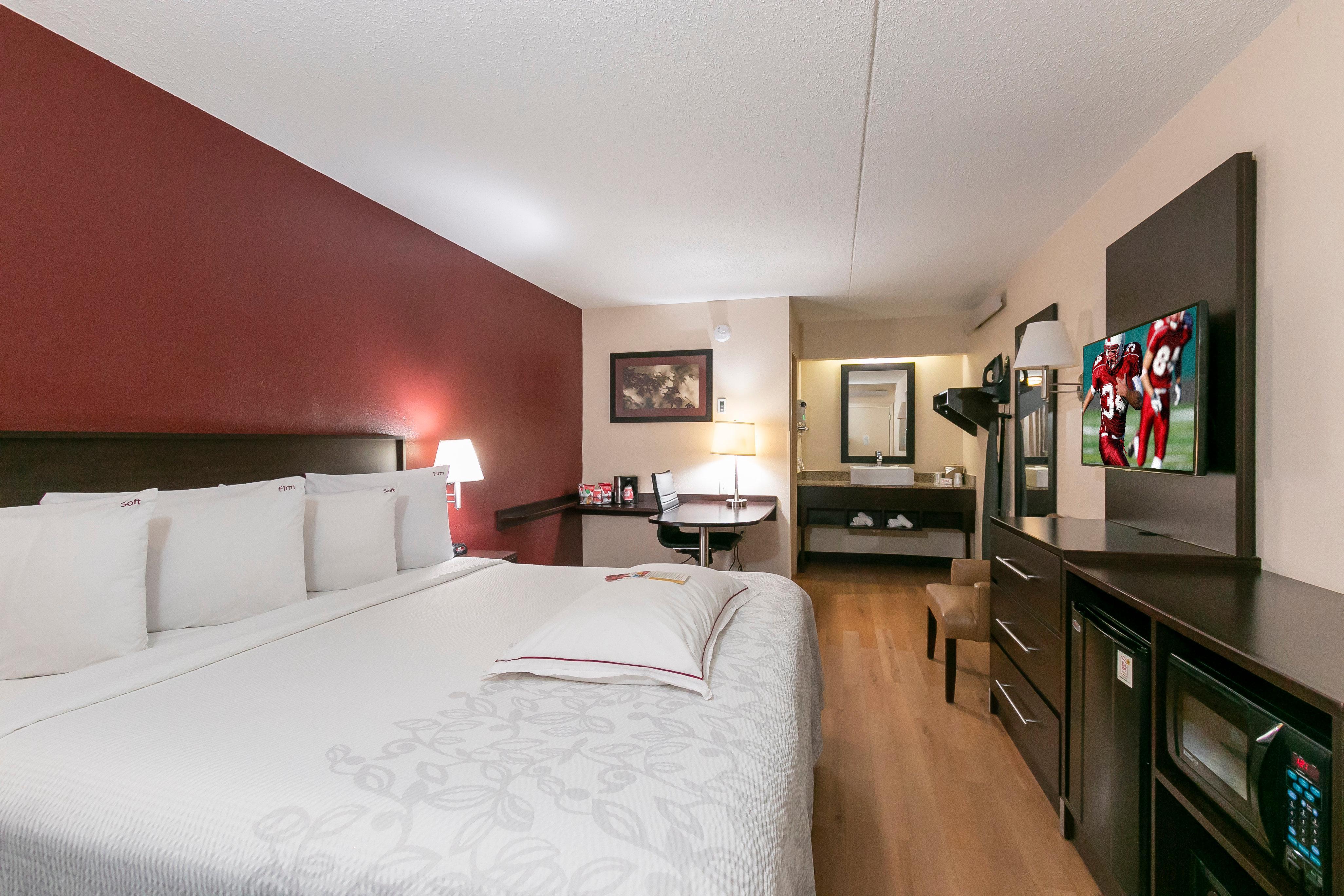 Red Roof Inn Plus+ Pittsburgh South - Airport Экстерьер фото