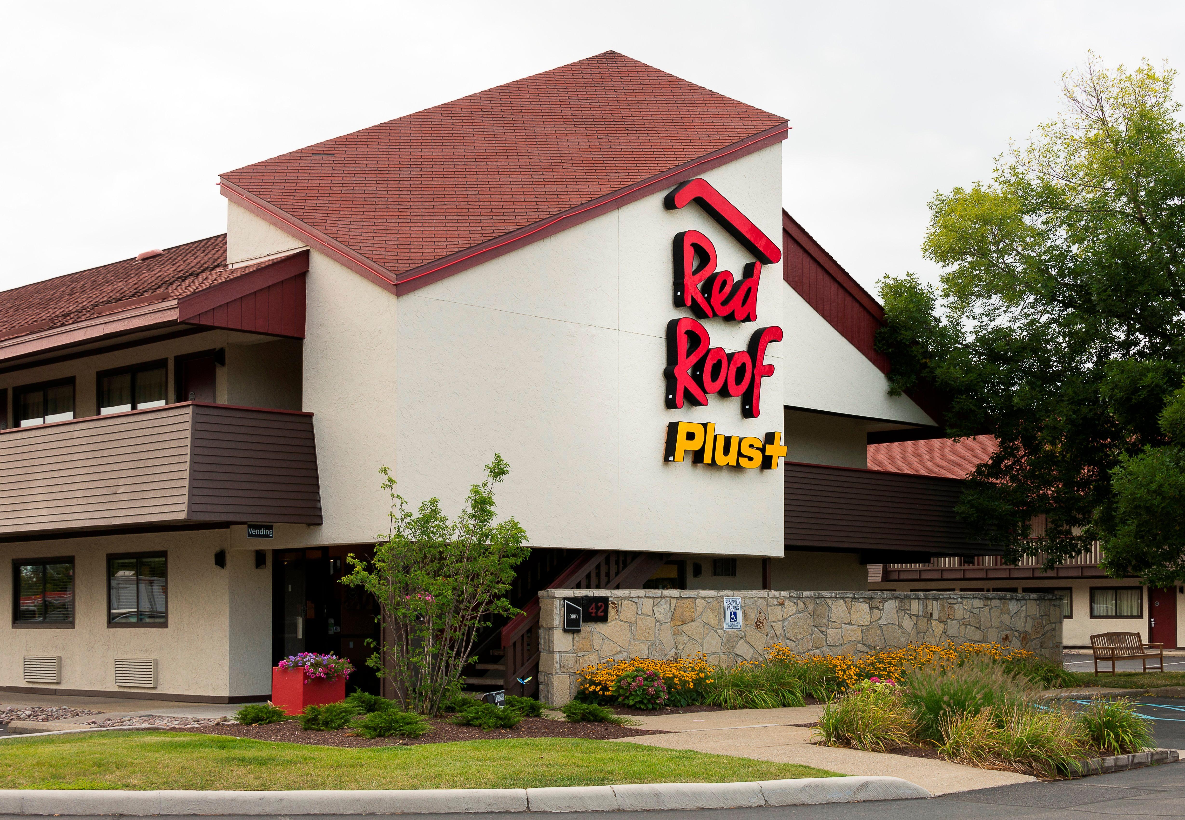 Red Roof Inn Plus+ Pittsburgh South - Airport Экстерьер фото