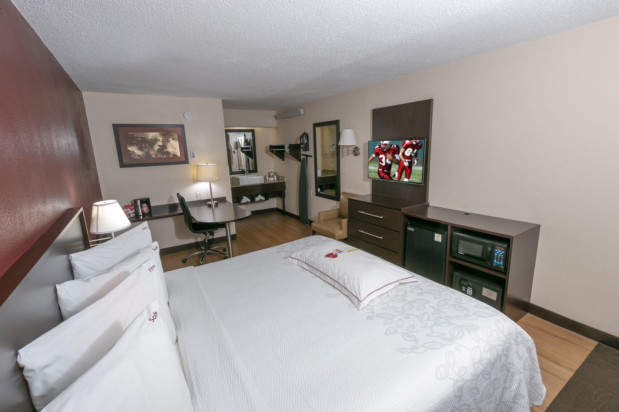 Red Roof Inn Plus+ Pittsburgh South - Airport Экстерьер фото