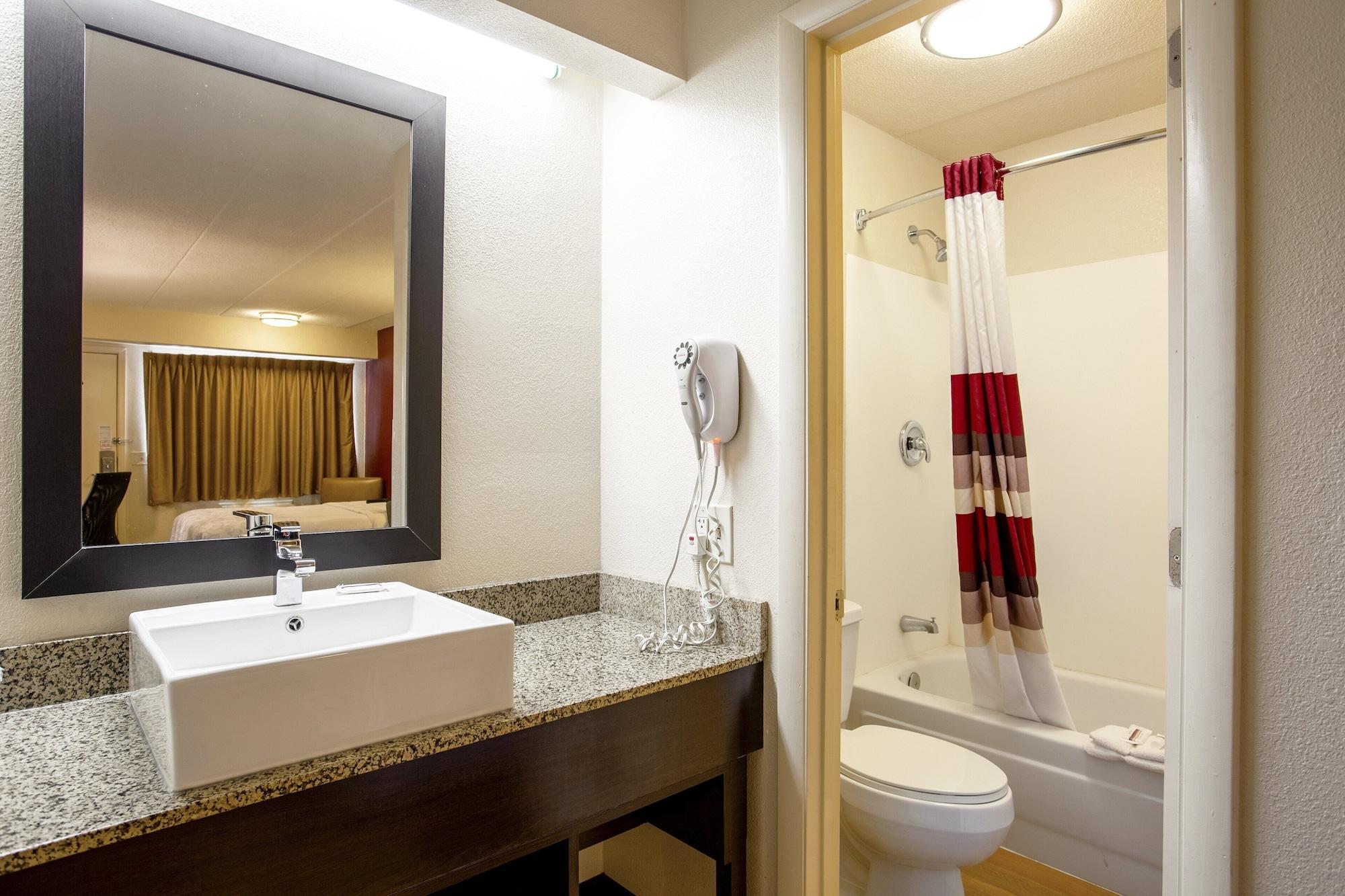 Red Roof Inn Plus+ Pittsburgh South - Airport Экстерьер фото