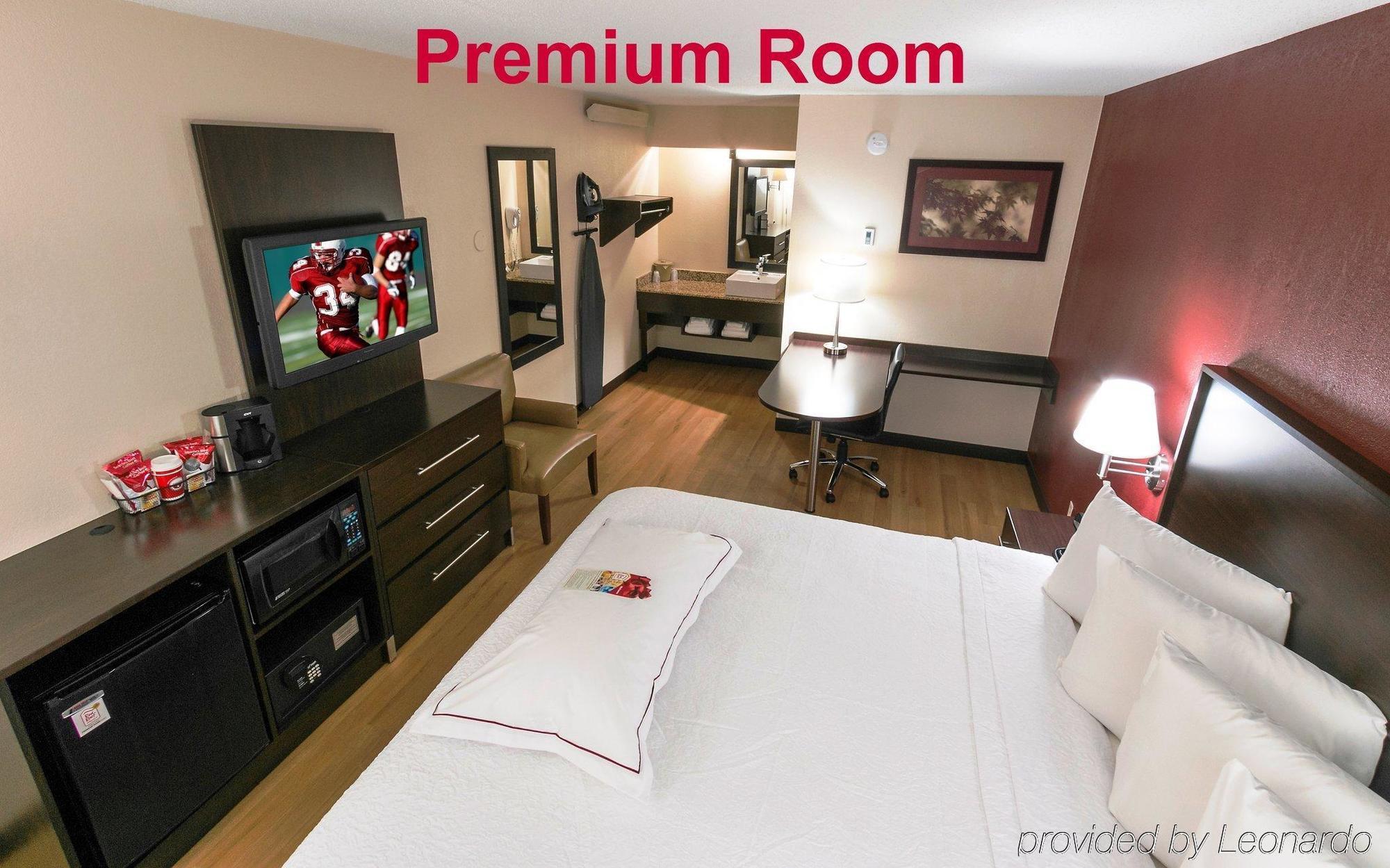 Red Roof Inn Plus+ Pittsburgh South - Airport Экстерьер фото