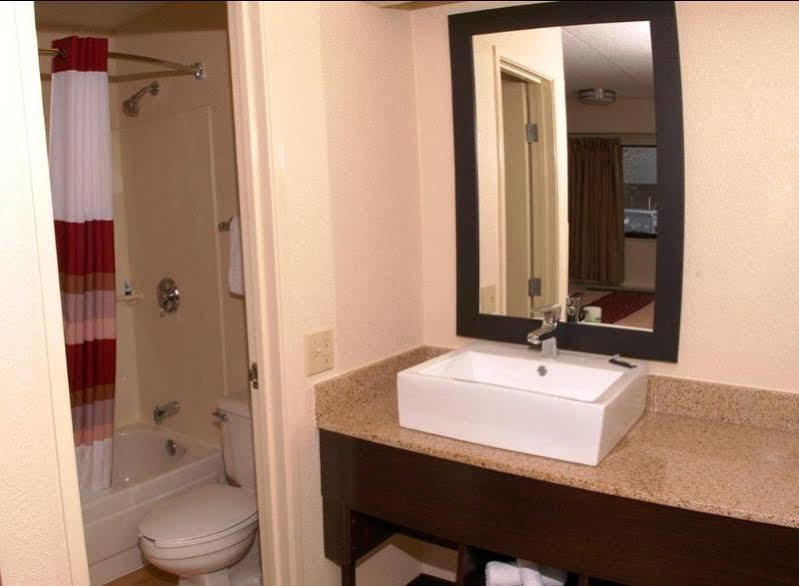 Red Roof Inn Plus+ Pittsburgh South - Airport Экстерьер фото
