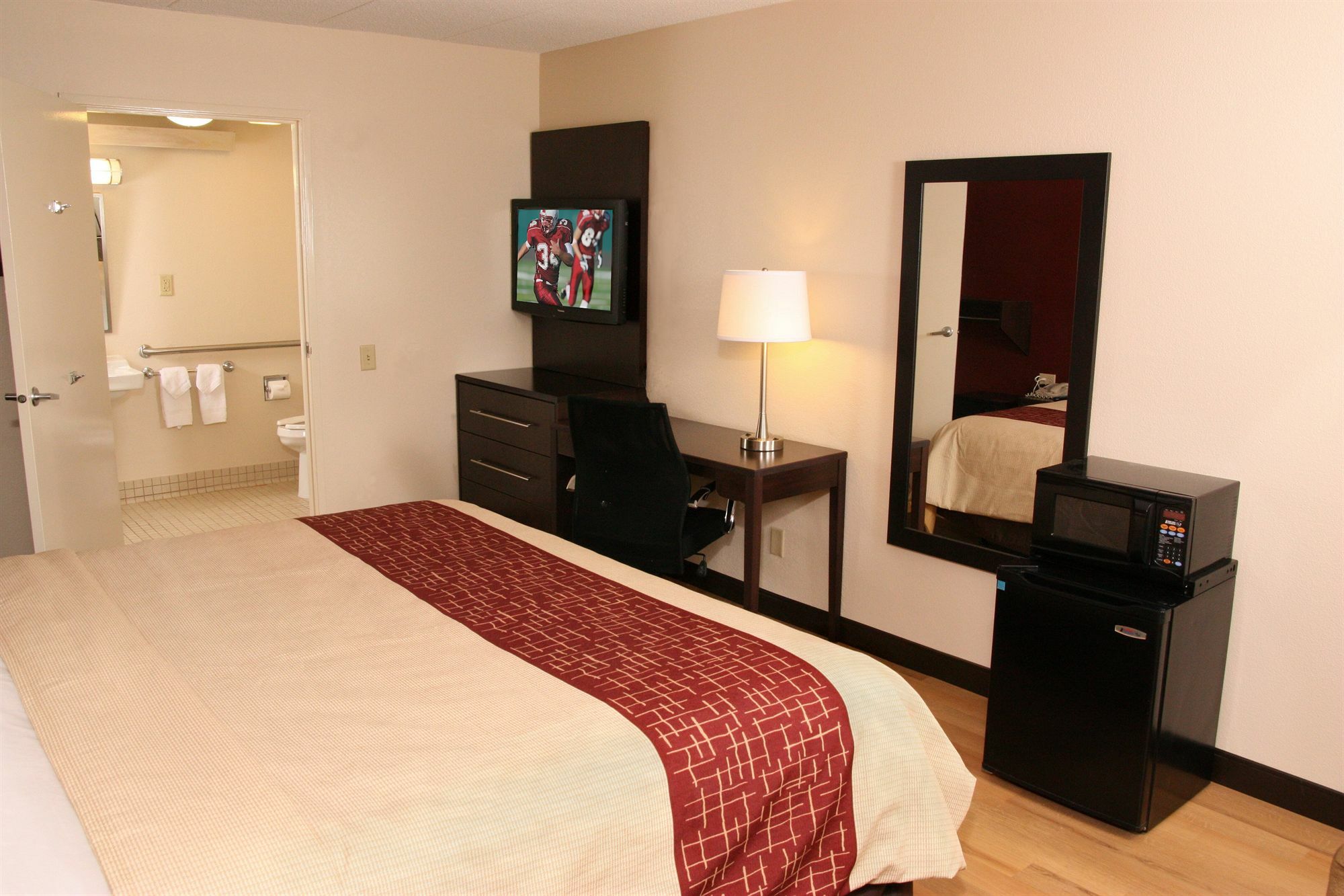 Red Roof Inn Plus+ Pittsburgh South - Airport Экстерьер фото