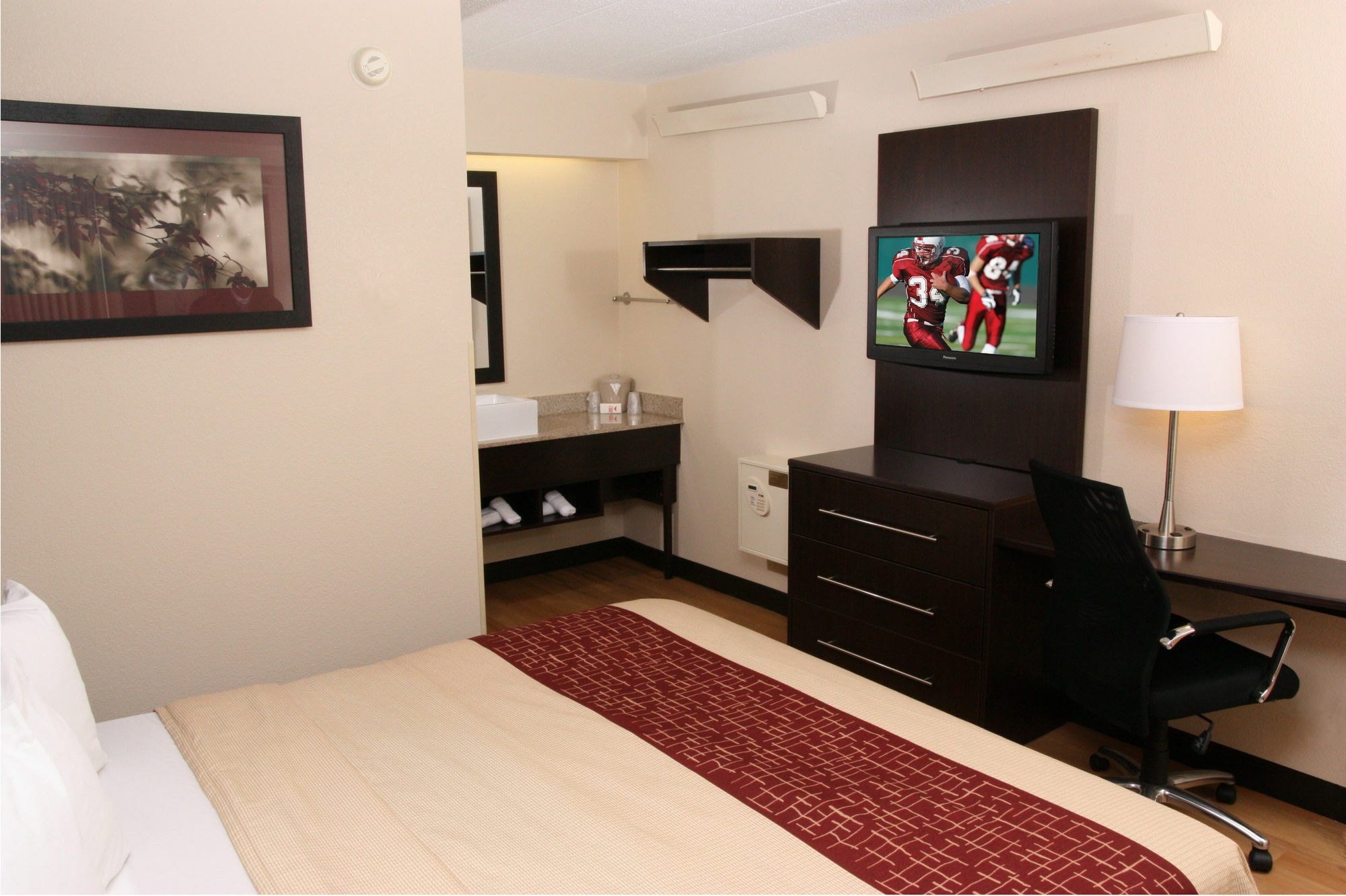 Red Roof Inn Plus+ Pittsburgh South - Airport Экстерьер фото